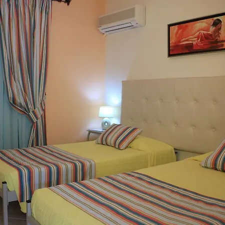 Aris Paramonas (Corfu)