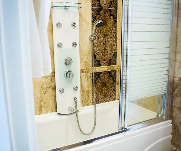 Aris 帕拉蒙纳斯