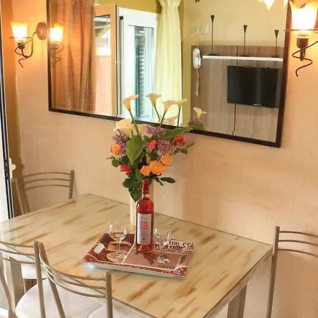 Aris Παραμόνας