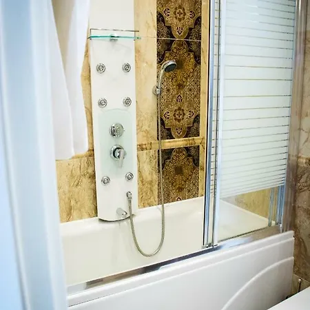 Aris Παραμόνας